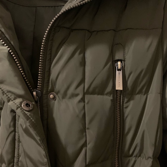 Micheal Kors puffer jacket - Picture 3 of 4
